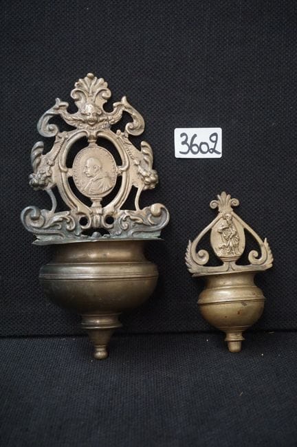 2 XVIII century holy water vessels in bronze - H: 