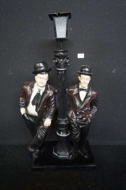 Großes Bild aus Kunstharz – „Laurel und Hardy steh