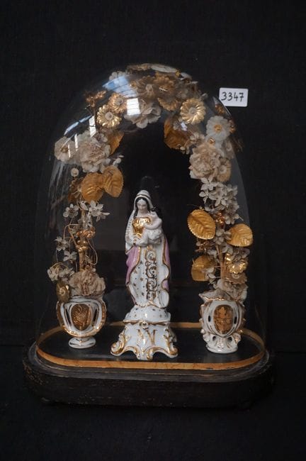 Religiöses Dreiteiliges Ensemble aus dem alten Brü