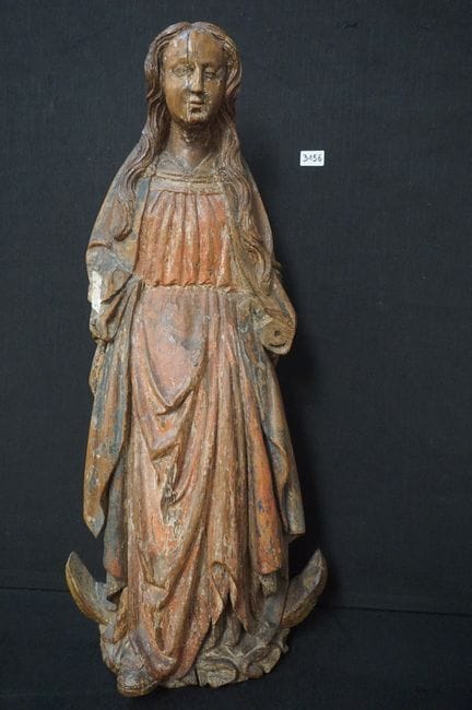 Magnífica y gran estatua religiosa antigua de made