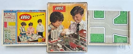 Lego / Lote de tres cajas antiguas de madera con c