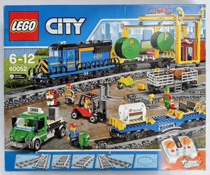 Lego ref. 60052 / Tren de mercancías con vías.  Se