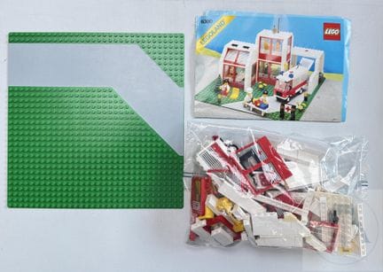 Lego vintage ref. 6380 / Hospital St Marie.  Set e