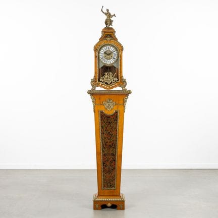 Reloj de sobremesa con pedestal o consola, marquet