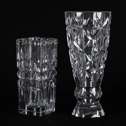 Cristal De Sèvres, due vasi. Cristallo intagliato.