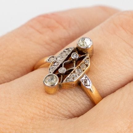 Anello in oro giallo 18 carati con diamanti a tagl