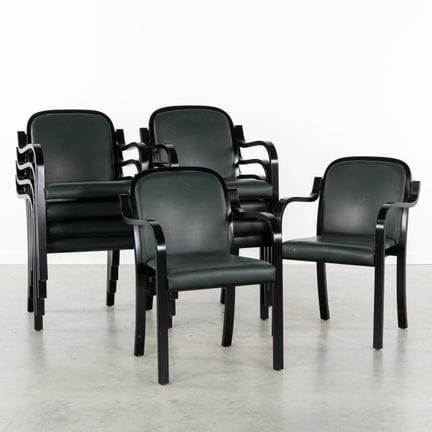 Thonet, 10 poltrone impilabili, legno patinato e s