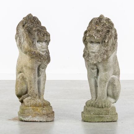 Coppia di statue decorative da giardino raffiguran
