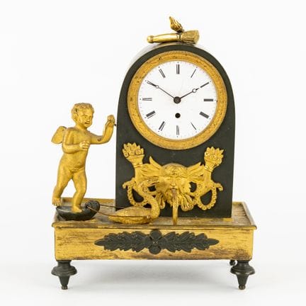 Reloj de sobremesa o «pendulette», con Cupido y un