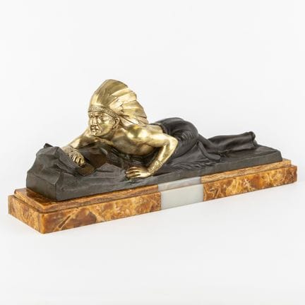 E. Guy, “Nativo americano strisciante”, bronzo pat