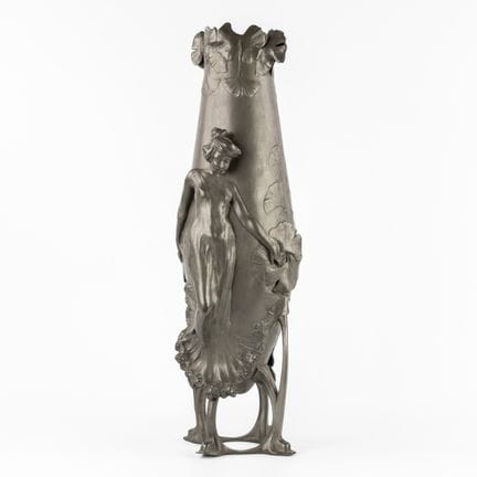 Hugo Leven (1874–1956), grande vaso in peltro con 
