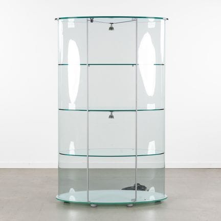 维托里奥·利维（1944）为Fiam设计的“Palladio Uno”展示柜。



椭圆形展示柜，