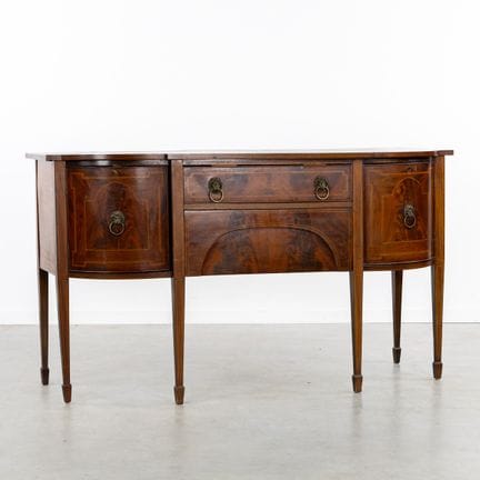 Ein englisches Sideboard im Stil Georgs III., Maha