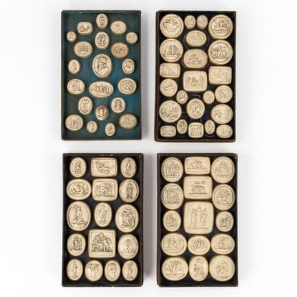 Una amplia colección o biblioteca de dactilos con 