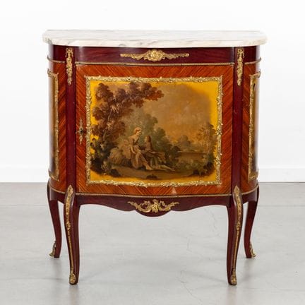 Ein Seitenschrank mit Marmorplatte, „Vernis Martin