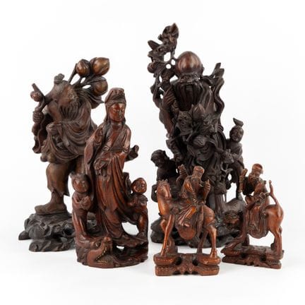 Une collection de 5 sculptures orientales, représe