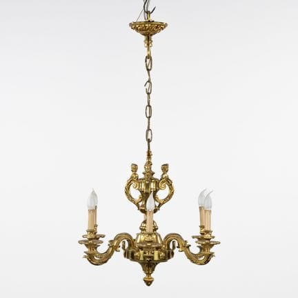 Ein „Mazarin“-Kronleuchter aus Bronze, verziert mi