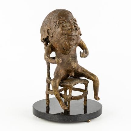 Sculpture décorative, « Homme masqué sur une chais