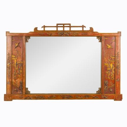 Un espejo grande con decoración de estilo chinoise