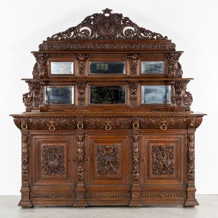 Ein beeindruckendes französisches Sideboard oder J