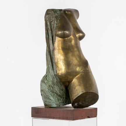 Torse féminin en bronze sur socle en bois, XXe siè