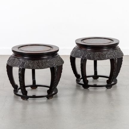 Paire de tables d'appoint ou de supports orientaux