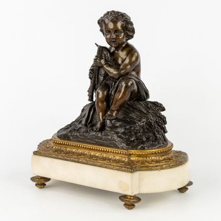 Sculpture représentant un putto jouant de la corne