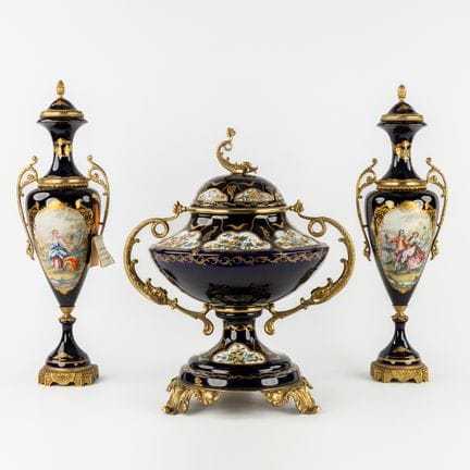 A.C.F. et Manufacture Richelieu, une paire de vase