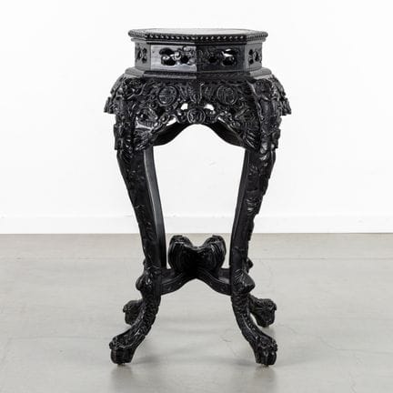 Grande table d'appoint ou socle oriental, orné de 