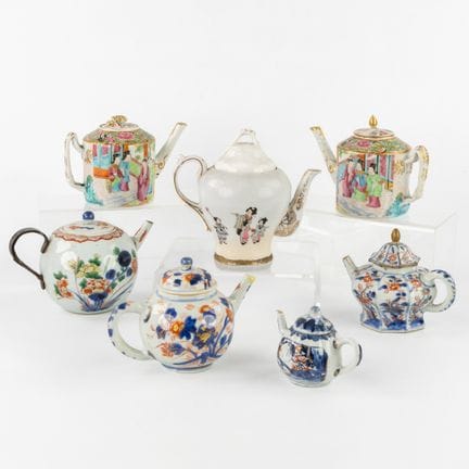 Une collection de théières chinoises et japonaises