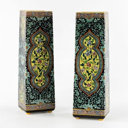 Sarreguemines, paire de vases carrés anciens à déc