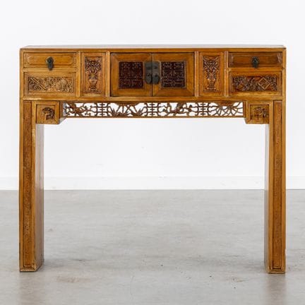Console chinoise ou table d’autel, ornée de symbol