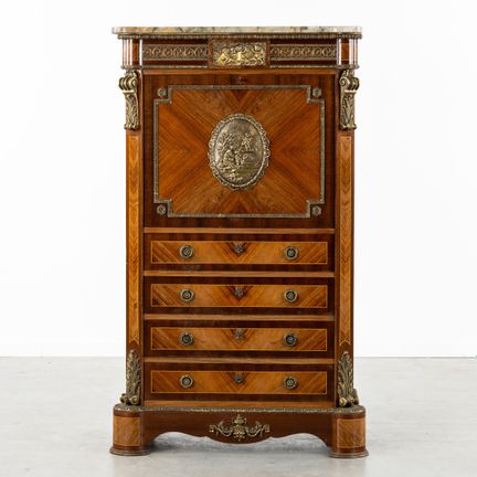 Ein Sekretär oder Barschrank mit Marmorplatte, Int