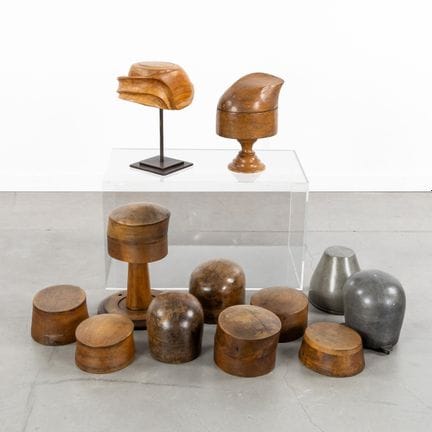 Dodici forme per cappelli, in legno e metallo, XX 
