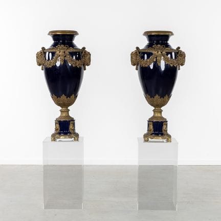 Paire de vases décoratifs d'une taille exceptionne
