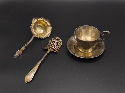 Set composto da una tazza e il relativo piattino i