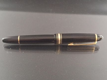 MONTBLANC. Stylo à plume en résine noire et pareme