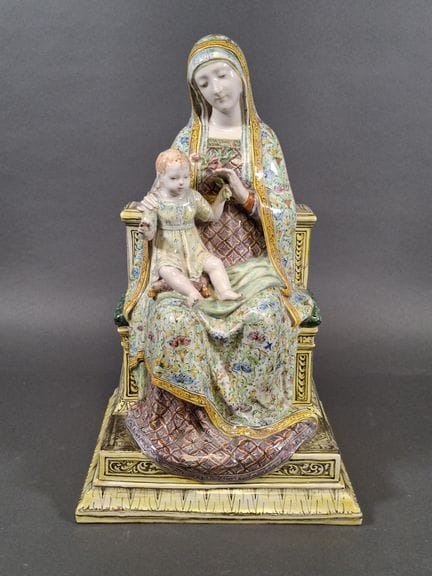ITALIA. Madonna con Bambino. 
Gruppo in maiolica p