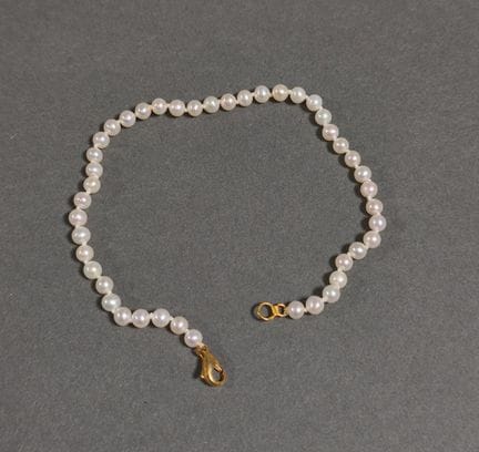 Bracelet de 44 perles de culture, fermoir en or ja