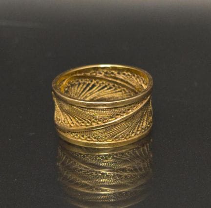 Bague bandeau en or jaune 750 millièmes à décor fi