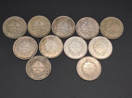 8 pièces de 5 francs et 3 pièces de 10 francs en a