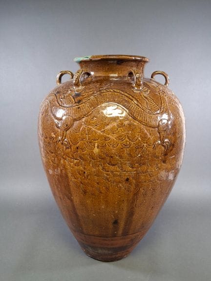 Vietnam, XIX secolo. Vaso in gres smaltato di tipo