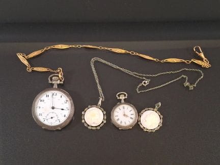 Lot comprenant une montre de poche à boîtier en ar