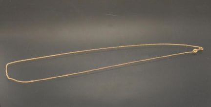 Collana in oro giallo 585 millesimi. Peso: 2,3 g.