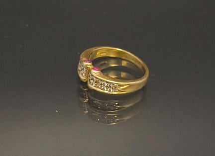 Bague semi-ouverte en or jaune pavée de petits dia