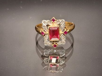 Bague en or jaune 750 millièmes ornée d’un verre c