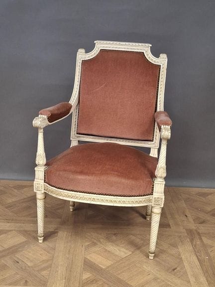 Fauteuil à dossier plat en bois laqué blanc, de st
