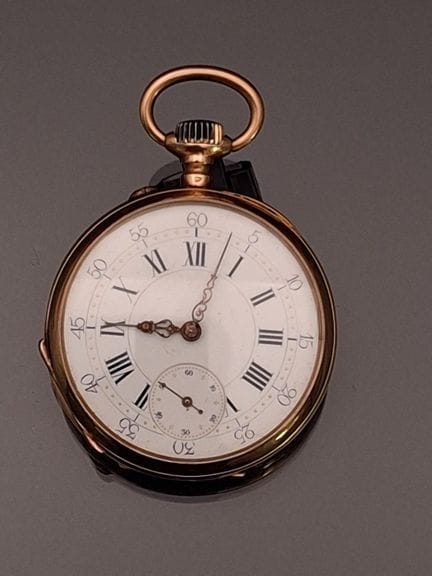 Montre de poche à boîtier et cache-poussière en or