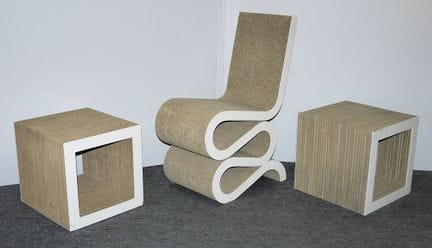 Frank O. Gehry, "Wiggle Side Chair" e due tavoli "