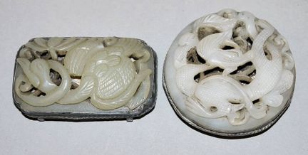 Deux plaques de jade chinoises servant d'ornements